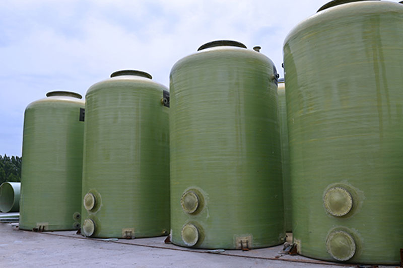 What are the performance characteristics of FRP hydrochloric acid tank?